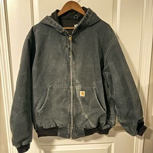 Carhartt J131 BLK from 2009. Worn and used.